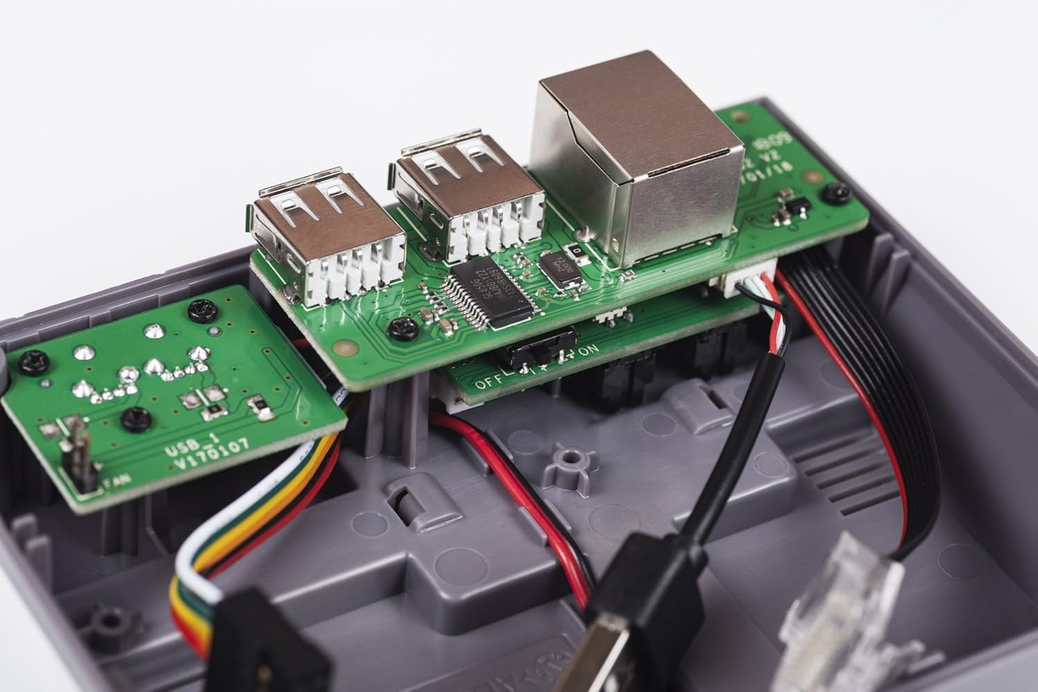 علبة ريتروفلاج NESPi مع زر تشغ - مراجعة Turing Pi 2 وسعره